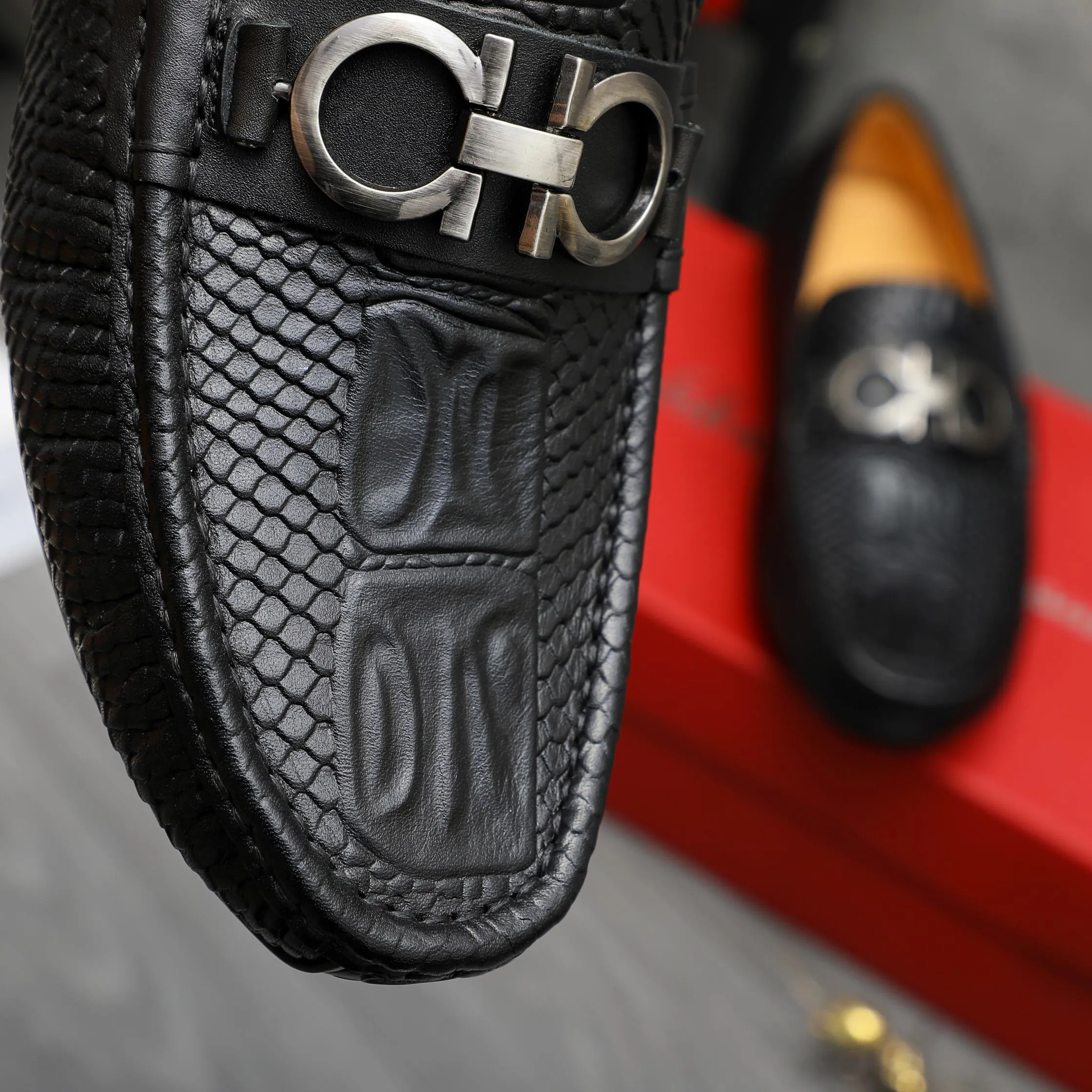 Men's shoes 💰p380 Product trademark: Ferragamo " Ferragamo ] Casual slip-on men's shoes Regular size: 38-45 Product material: Selected embossed cowhide upper, pigskin lining, rubber outsole